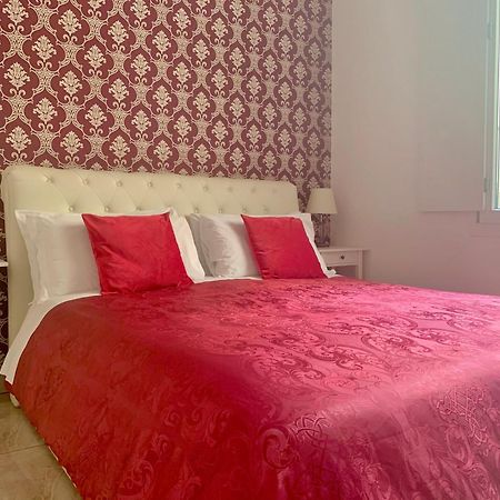 Dimora San Biagio Suites&Apartment Лече Стая снимка